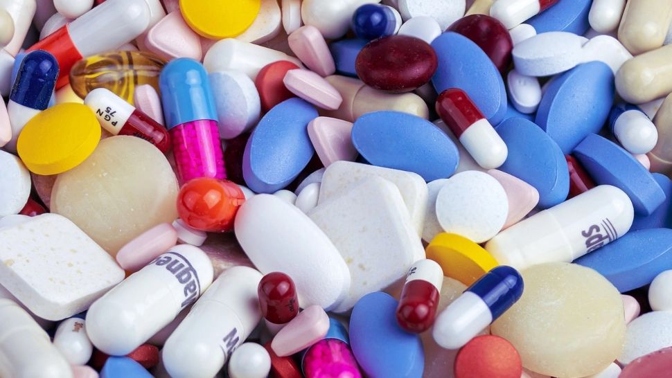 Din ce este făcut ”plasticul” de pe pastilele tip capsulă. FOTO: Pixabay
