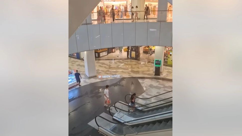 Mall-urile au fost inundate. Foto/Captură video