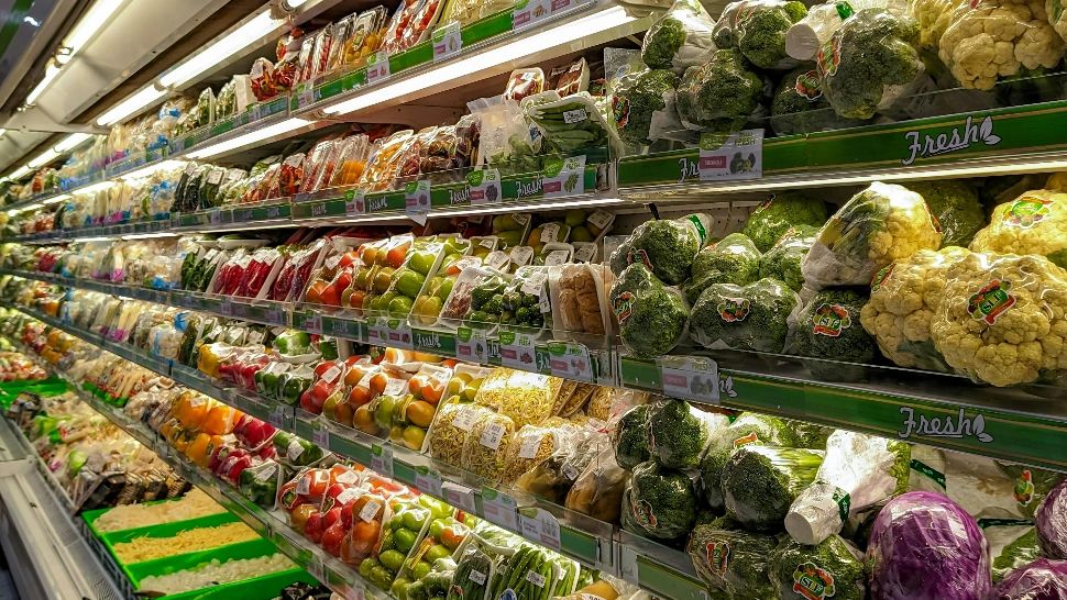 Studiu îngrijorător: Salatele gata preparate din supermarketuri, contaminate cu un parazit