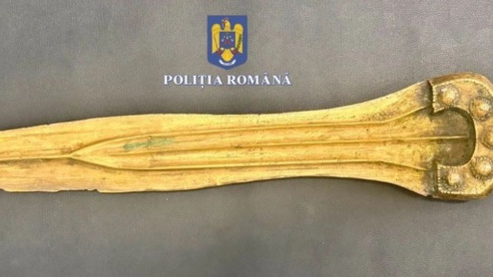 Sabie posibil din Epoca Bronzului, descoperită în urma unei percheziții într-un dosar de furt din județul Bacău