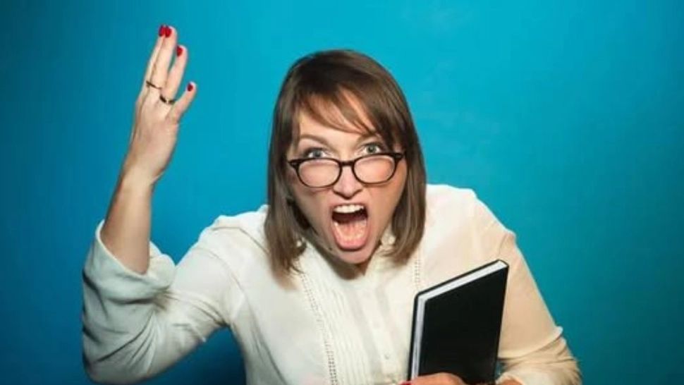 Semnal de alarmă al unui expert: Profesorii au devenit adevărați războinici: urlă, critică, înjură și insultă