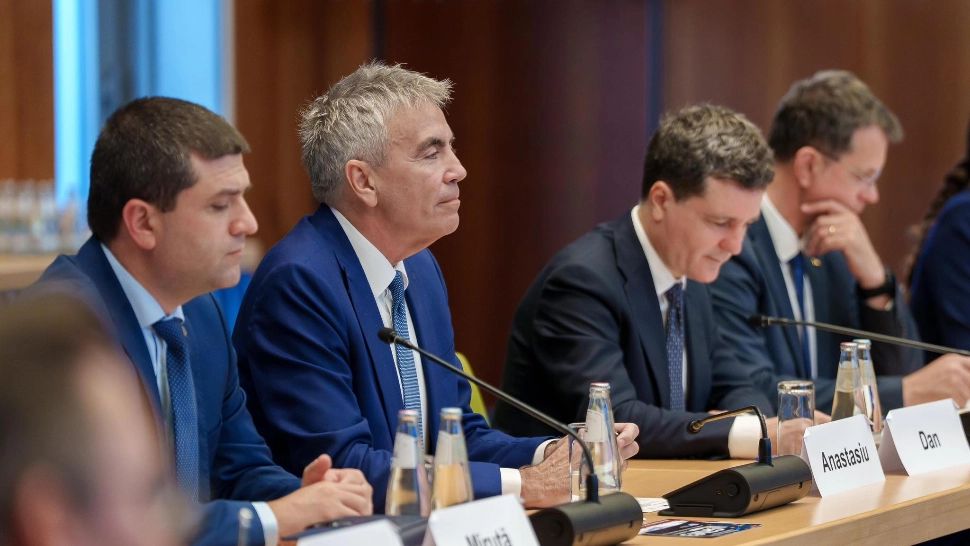 Dragoș Anastasiu încearcă să se victimizeze, lăudând-o pe Oana Gheorghiu