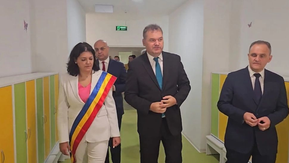 Ministrul care ne spune să strângem cureaua a inaugurat de curând o creșă de 3 milioane de euro. Foto: YouTube