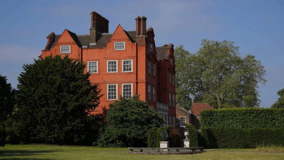 Moștenire cu surprize: cum a ajuns o vilă din Londra în mâinile unui român care a transformat-o în cultură de canabis