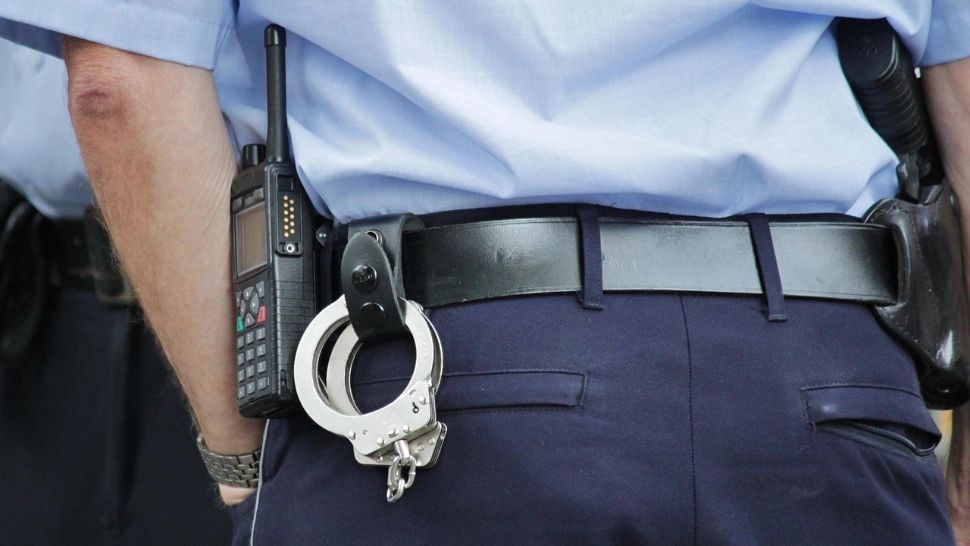 Crimă șocantă în SUA: o adolescentă de 17 ani s-a predat la cinci luni după ce și-a ucis părinții