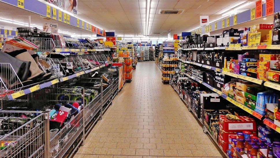 Încep scumpirile din 1 august 2025: lista de produse și servicii mai scumpe. Provocări economice pentru români