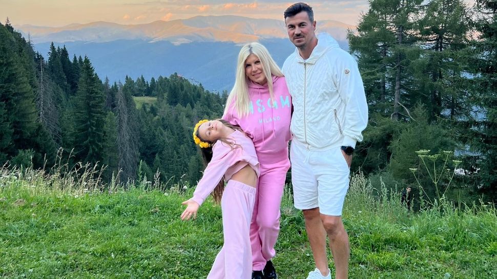 Elena Udrea și familia, întâlnire cu un urs la Sinaia. Mesajul fostului ministru pe Facebook/ Foto: Facebook