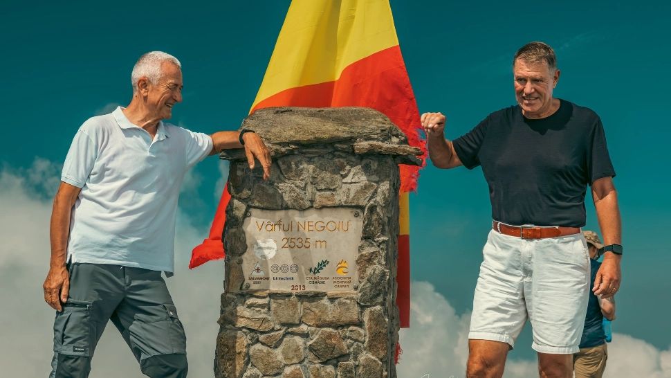 Klaus Iohannis s-a refugiat în munți, în timp ce ANAF îi cere să restituie circa 1 milion de euro din chirii - FOTO