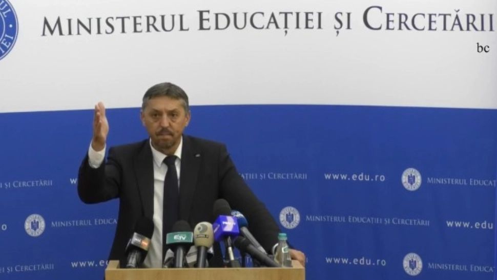 Daniel David, întrebat dacă intenţionează să plece din fruntea Ministerului Educației