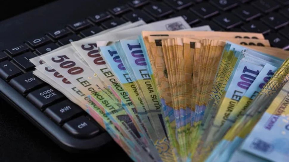 Angajații Guvernului cer 15.000 de lei de persoană