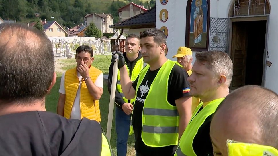 George Simion, moment de reculegere la biserica din Broșteni: M-am rugat pentru gloria poporului român, ca fiecare om să trăiască în pace - VIDEO