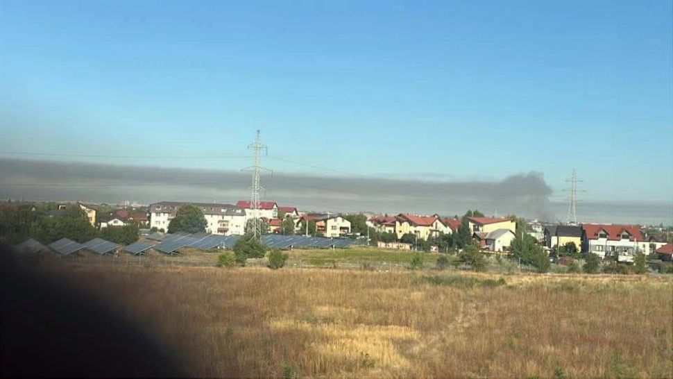 Poluare masivă în București din cauza incendiului de la „Dragonul Roșu”. Foto/IGSU