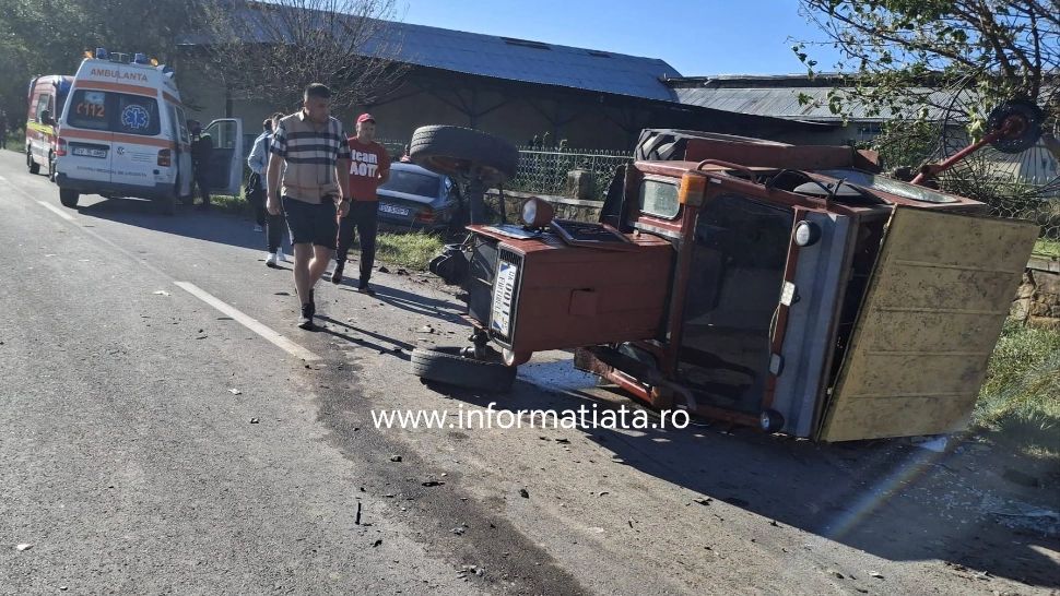 Accident rutier în Suceava: două persoane au ajuns la spital după ce un BMW a intrat în coliziune cu un tractor
