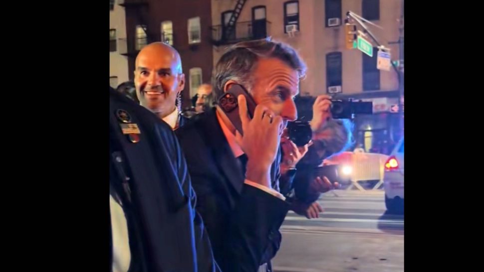 Macron l-a sunat pe Trump din mijlocul New York-ului ca să elibereze traficul