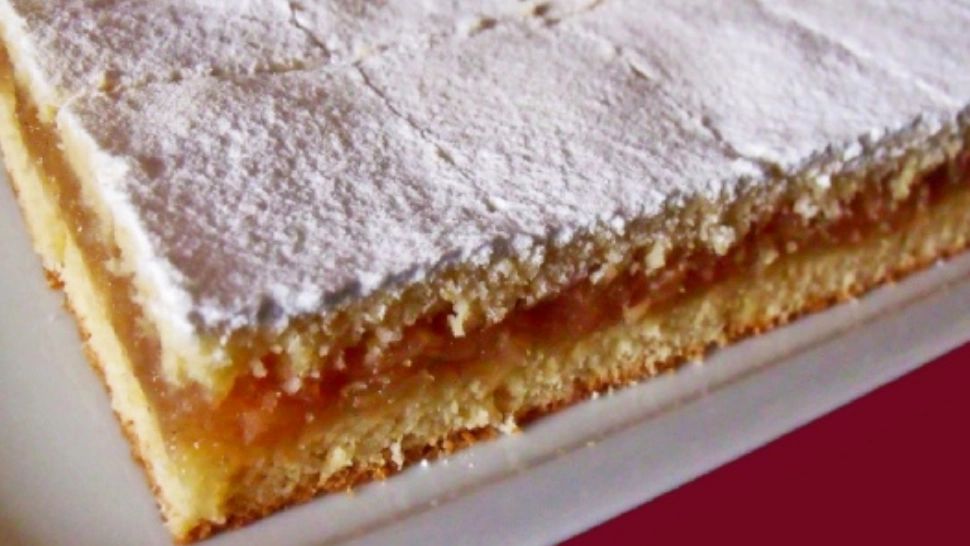 Plăcintă cu mere. Rețeta rapidă și cu blat sfârâmicios