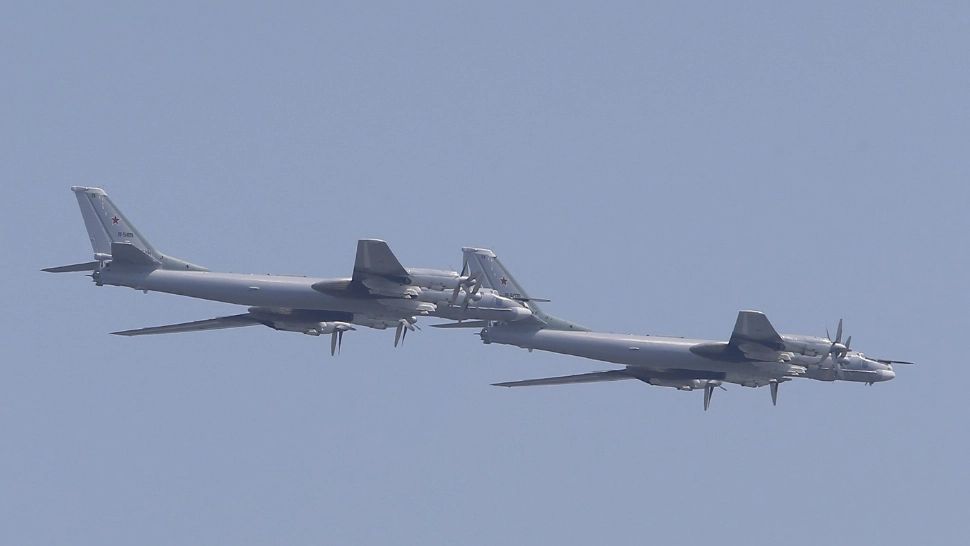 Avioane americane, trimise să intercepteze aparate rusești, inclusiv bombardiere, în largul coastelor Alaskăi. Ce spune cunoscutul jurnalist american Mario Nawfal?