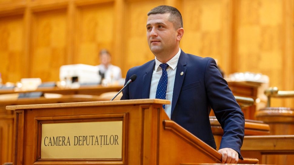Ministrul rezist de la Apărare laudă patriotismul lui Ceaușescu