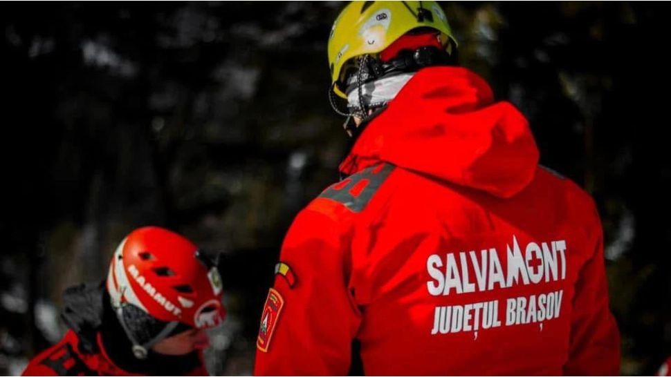 Salvamontist lovit pentru că a refuzat să caute un telefon pierdut în zăpadă
