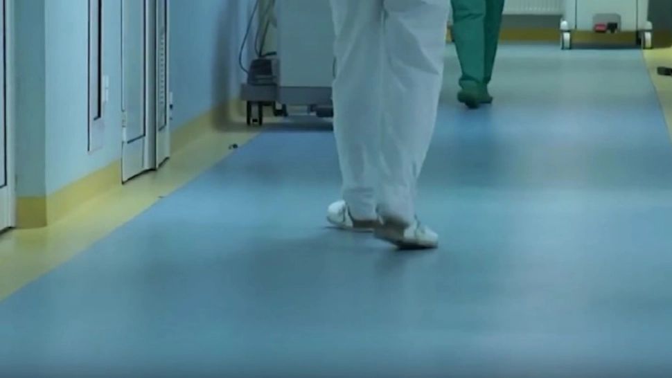 Ipoteză șocantă: infecția care a ucis copiii ar fi pornit de la flori. Acuzații grave de la părinți: medicii nu purtau mănuși sterile