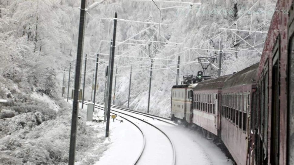 Situație incredibilă la CFR Călători. Zeci de locomotive electrice ar putea rămâne în gări, din cauza datoriilor