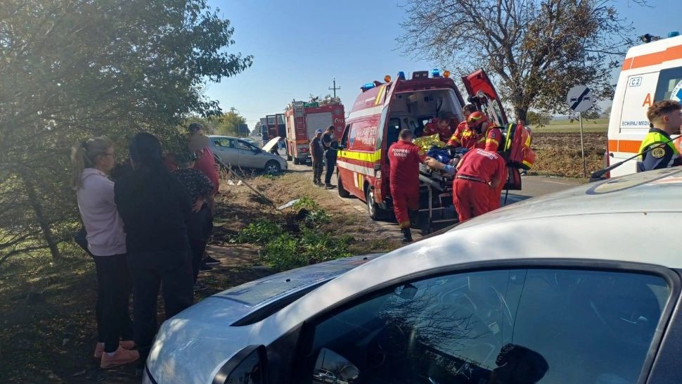 Accident grav la Giurgiu: trei persoane rănite, o femeie transportată cu elicopterul SMURD la București