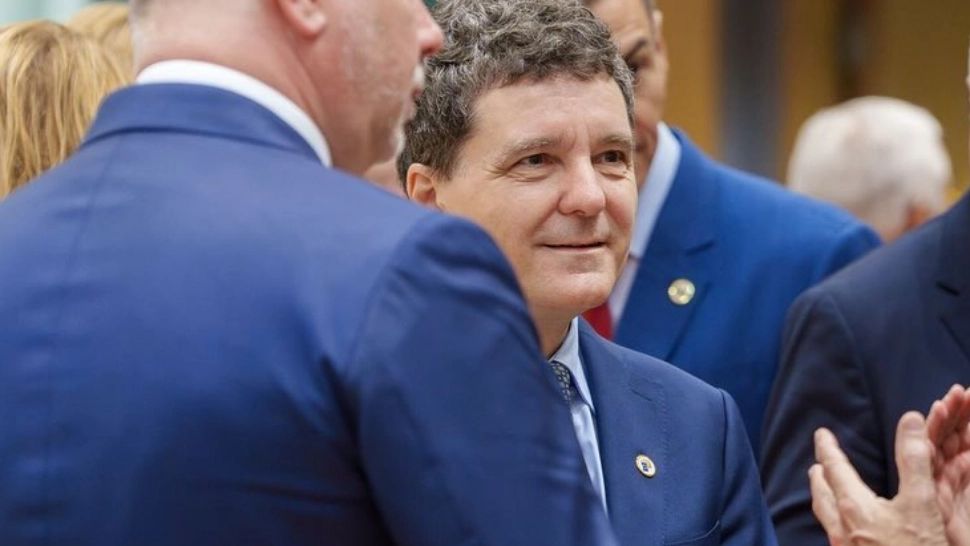 Nicușor Dan râde când vorbește de scandalul din coaliție: „Problema pensiei cât salariul, va trebui rezolvată!”