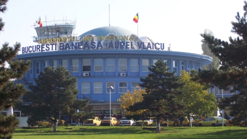 Incident aviatic pe Aeroportul Băneasa. Avion-școală cu trenul de aterizare rupt după o aterizare forțată