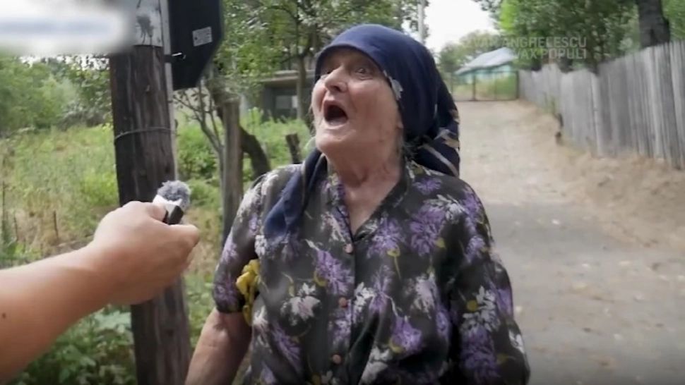 Singurătatea, o povară pentru bunicii din cătunele izolate. Pensionară: „Nu am bani de lemne!”