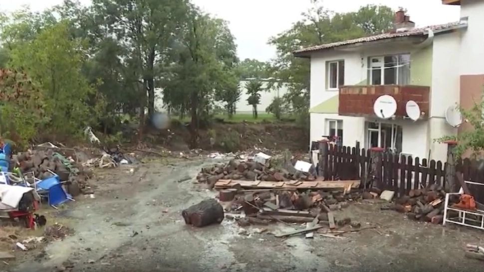 Mărturiile oamenilor lăsați fără locuințe după potop. Trei morți în urma inundațiilor din Bulgaria