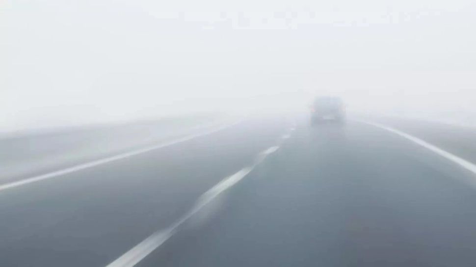 Vizibilitate redusă în trafic din cauza ceții pe mai multe drumuri din țară. Vezi zonele afectate