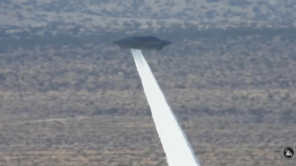 Filmări secrete dezvăluie un misterios „obiect zburător”. Foto: Youtube