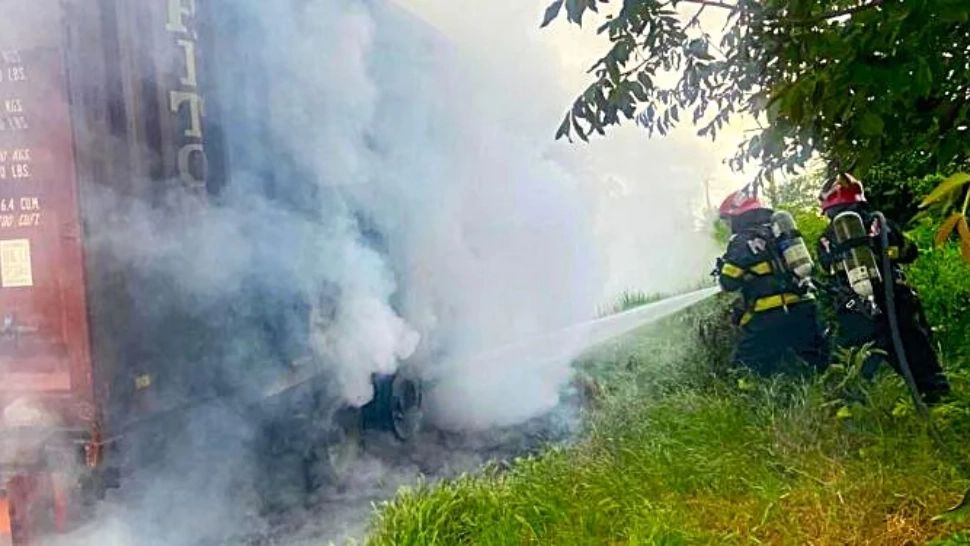 TIR în flăcări pe Autostrada A2! Intervenție de urgență lângă Valu lui Traian