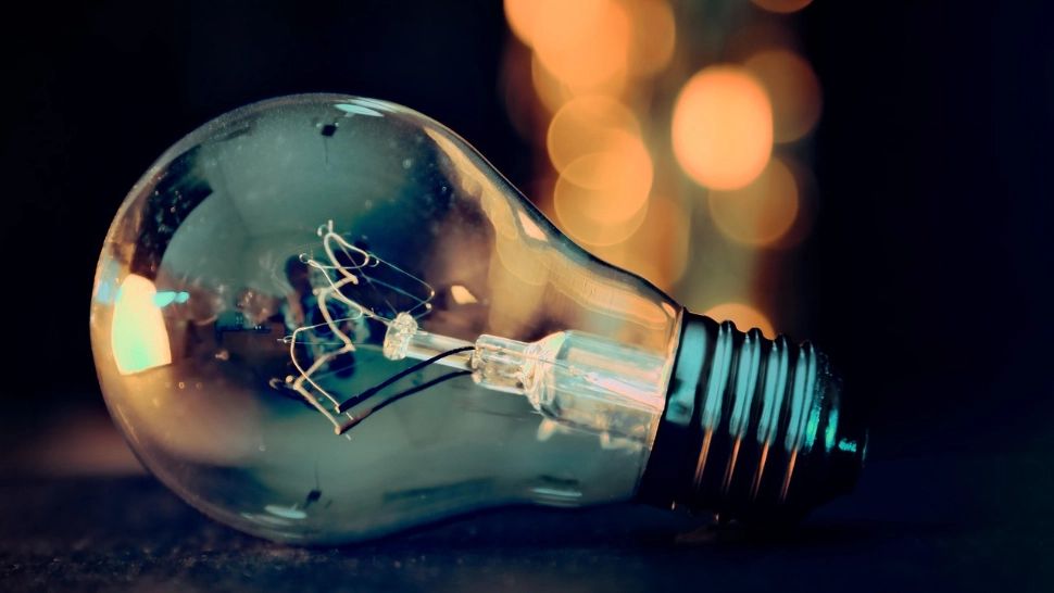 România plătește energie mai scumpă decât țările bogate. Exportăm ieftin, importăm scump