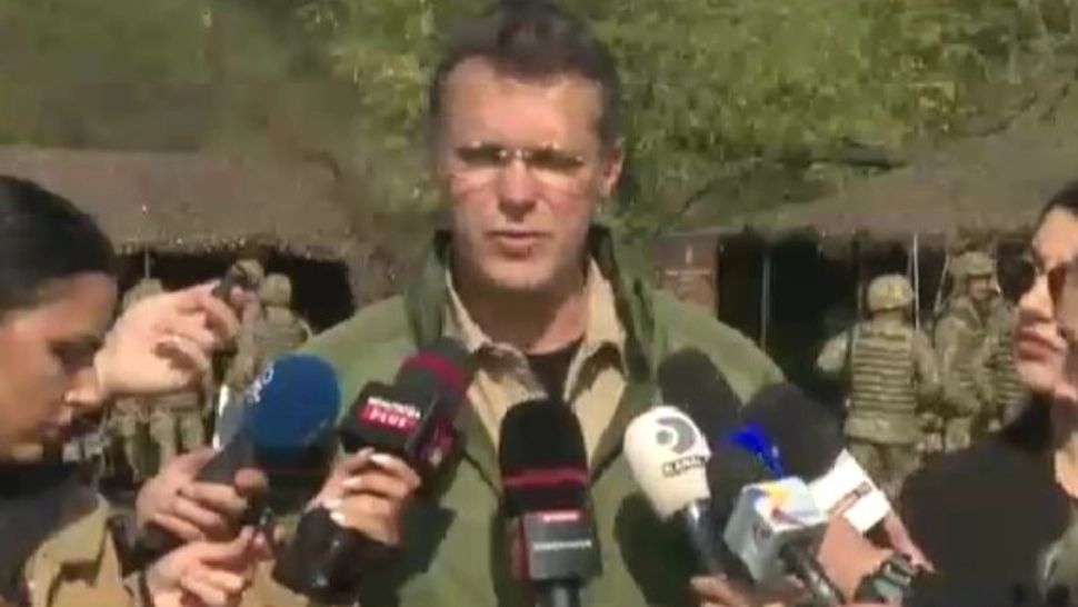 Trotinetistul de la Apărare recunoaște că n-a făcut armata, dar vrea mobilizare
