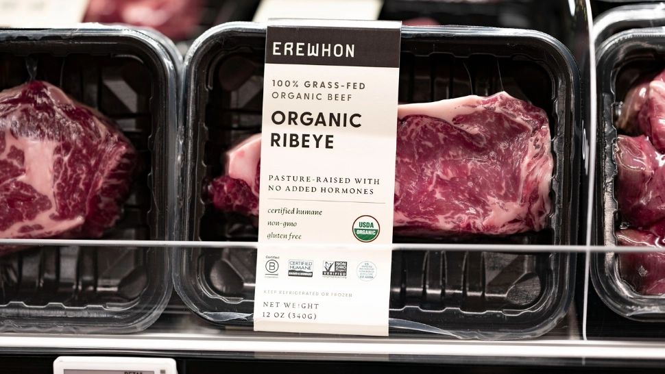 UE vrea să interzică denumirile „șnițel”, „cârnați” și „friptură” pentru produsele vegetale. Foto: Profimedia
