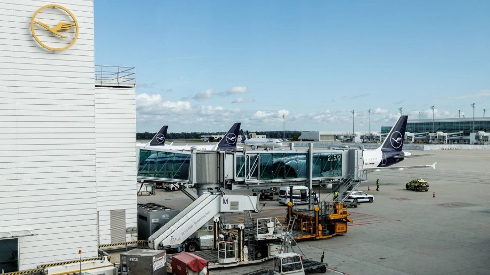 Aeroportul din Munchen, închis din cauza unor drone suspecte care survolau zona. Zeci de zboruri au fost afectate / Foto: Profi Media