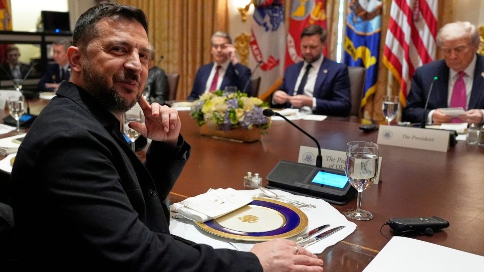 Trump îl lasă fără ajutor militar pe Zelenski. Foto/Profimedia