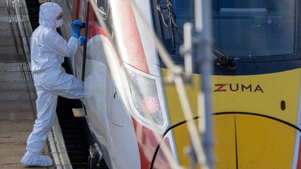 Scene de groază într-un tren din Marea Britanie: zece pasageri înjunghiați. Mărturiile disperate ale victimelor