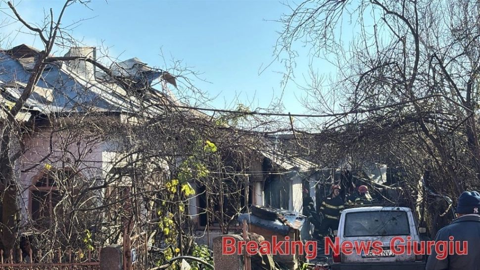 Sfârșit cumplit pentru o bătrână: a murit în urma unui incendiu uriaș, iar soțul a fost dus de urgență la spital