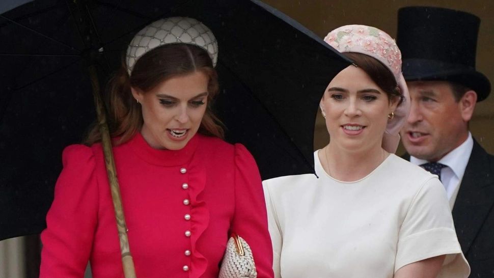 Ce se întâmplă cu prințesele Beatrice și Eugenie după ce Regele Charles i-a retras titlul nobiliar prințului Andrew