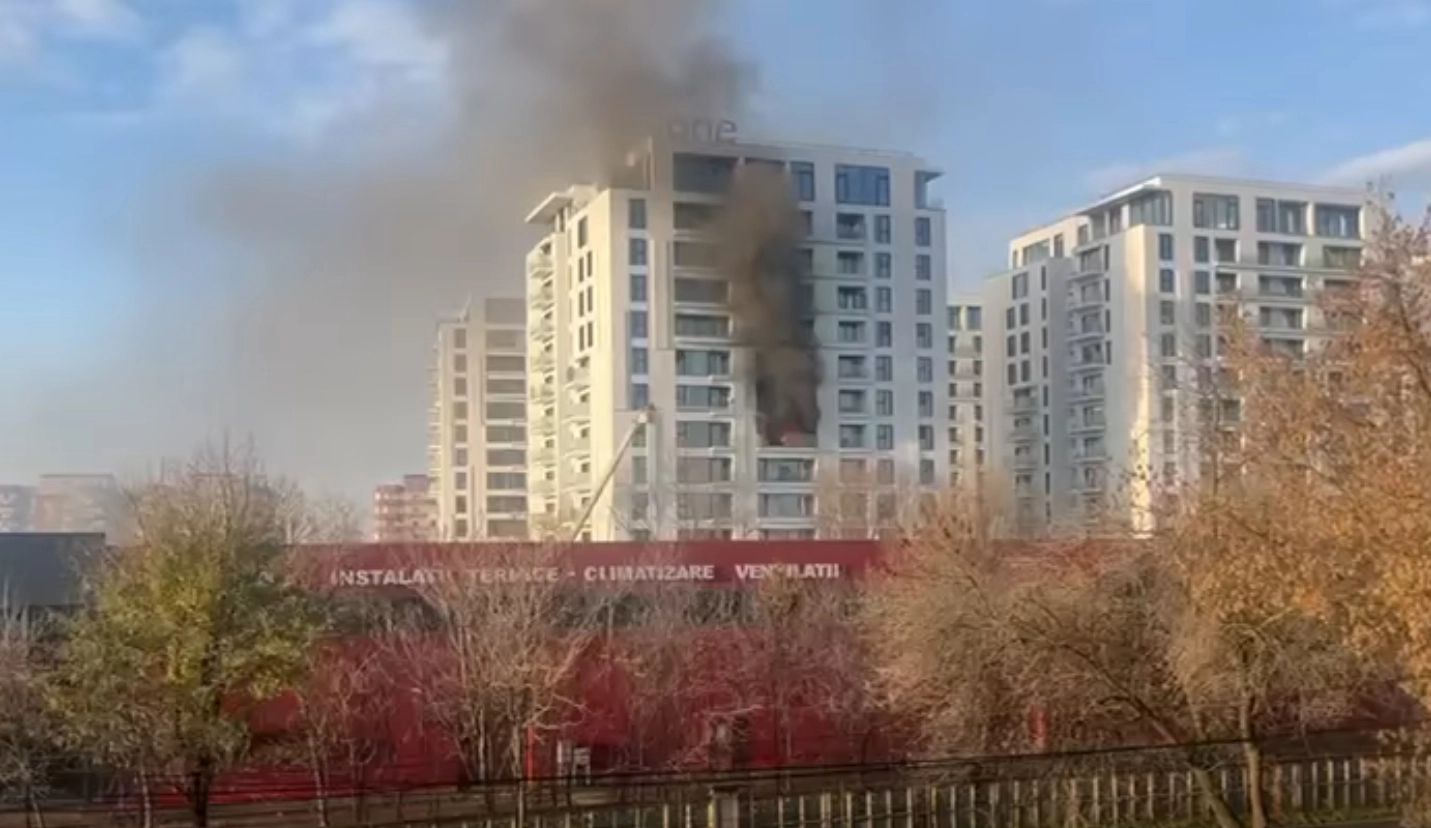 Un bărbat care a suferit arsuri grave a fost intubat