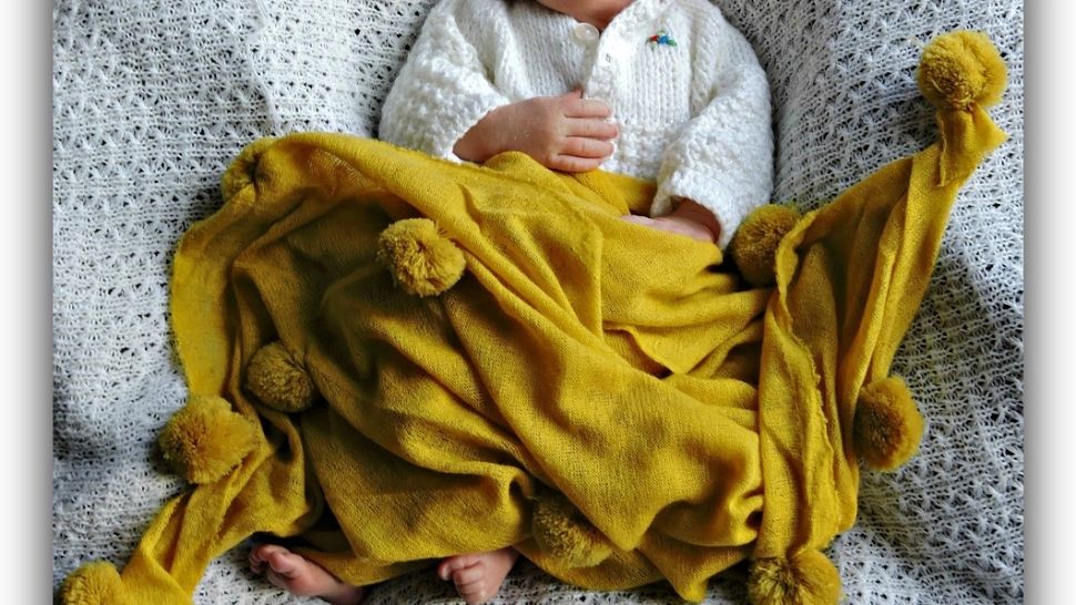 Un bebeluș de doar 4 luni a murit în pătuț, în timp ce mama se afla în bucătărie