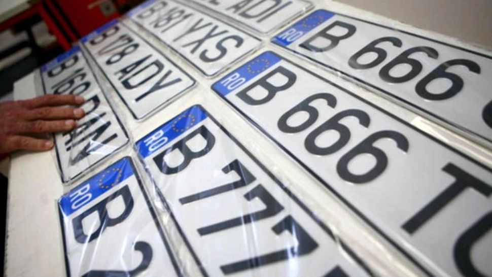 Patru polițiști de la Înmatriculări, reținuți pentru o schemă de mituire repetată