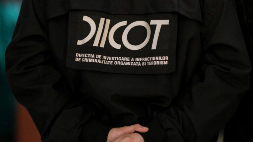 Patru persoane din Buzău, reținute pentru trafic de droguri realizat printr-o aplicație mobilă. Plata se făcea în criptomonede
