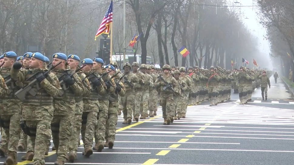 Anul acesta vor fi peste 240 de militari străini dislocați în unitățile din România care participă iată la parada de 1 Decembrie.