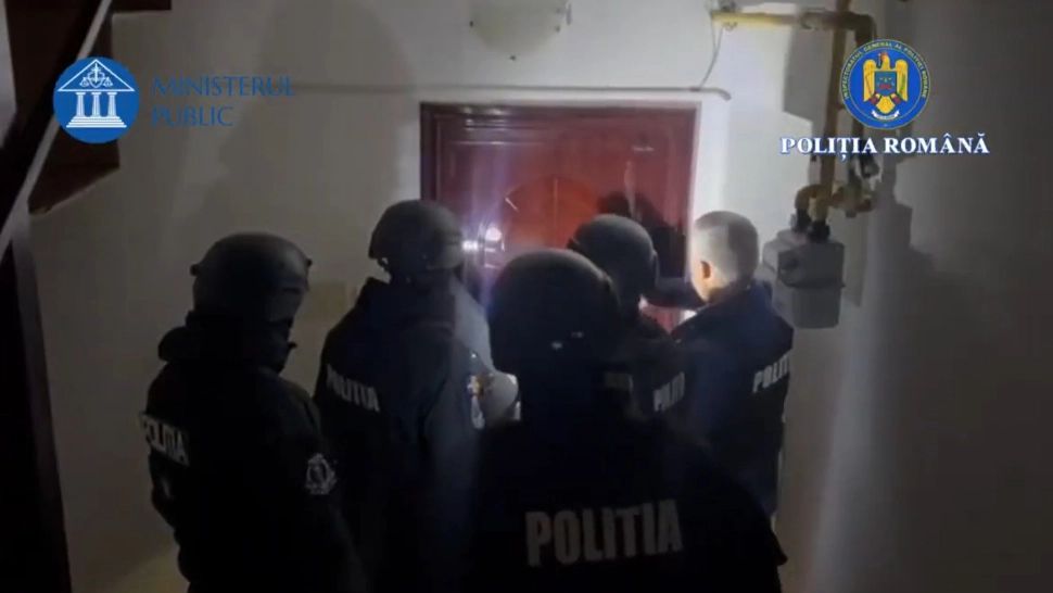 Forțele de ordine efectuează 267 de percheziții și au emis 118 mandate de aducere pentru audierea persoanelor vizate.