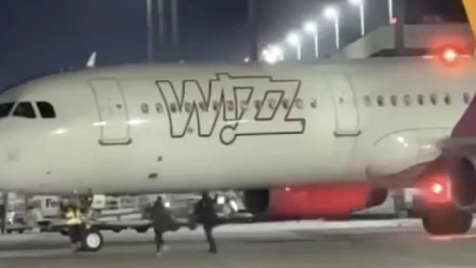 Doi pasageri români au provocat panică pe aeroportul din Köln după ce au încercat să oprească un avion care se pregătea de decolare