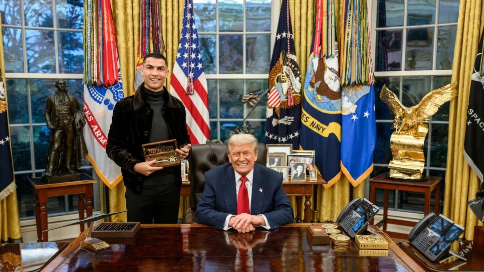 Cadoul ciudat pe care i l-a făcut Donald Trump lui Cristiano Ronaldo la Casa Albă