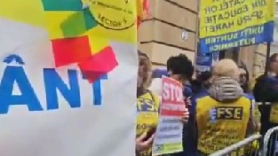 Un nou protest în fața Ministerului Educației. Revoltă masivă