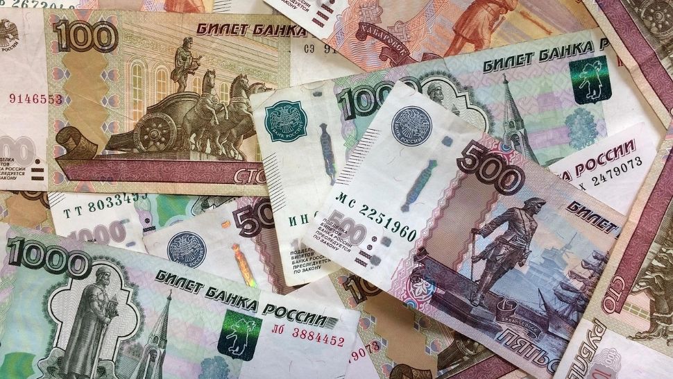 Un bărbat a primit din greșeală salariile tuturor colegilor și a refuzat să returneze banii. Cazul incredibil care a ajuns în instanță